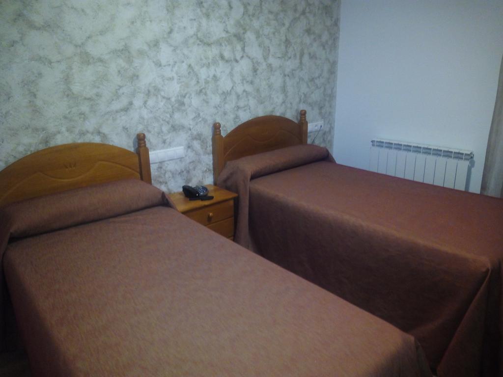 Hostal Plaza Mayor De Almazan Bagian luar foto