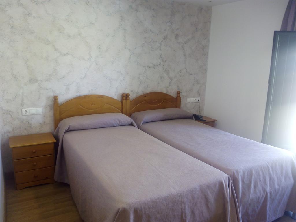 Hostal Plaza Mayor De Almazan Bagian luar foto