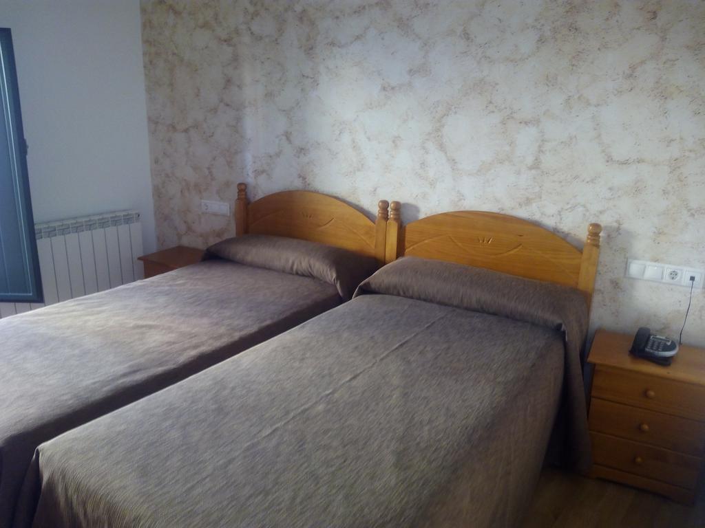 Hostal Plaza Mayor De Almazan Bagian luar foto